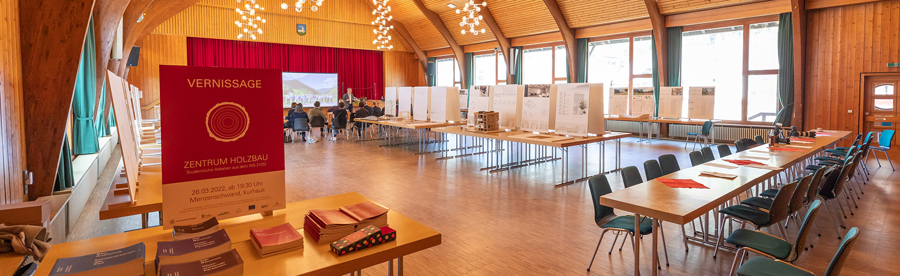 Die Uni Stuttgart stellt Ihre Entwürfe des ZHS einer Jury vor